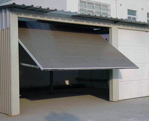 翻板車庫(kù)門特點(diǎn)：