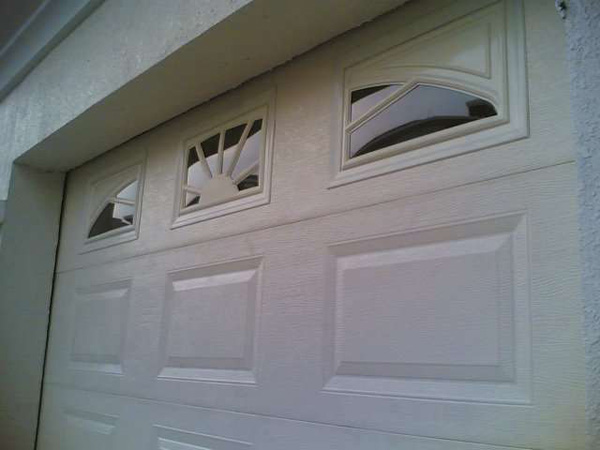 電動(dòng)車庫(kù)門