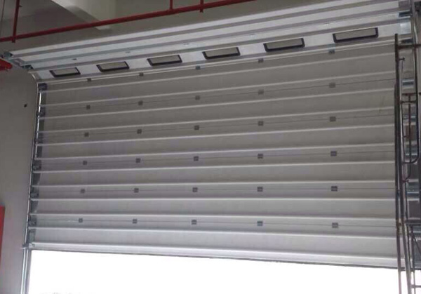 車庫(kù)門防夾手設(shè)計(jì)