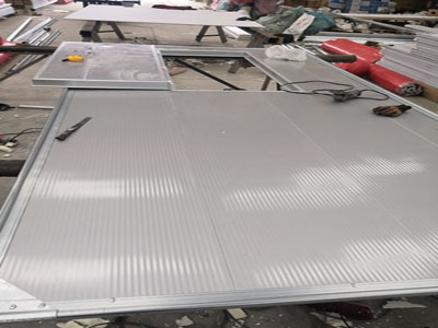 大型工業(yè)門裝置